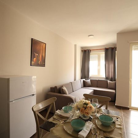 Dyrrah Seaside Apartments Durres Bagian luar foto