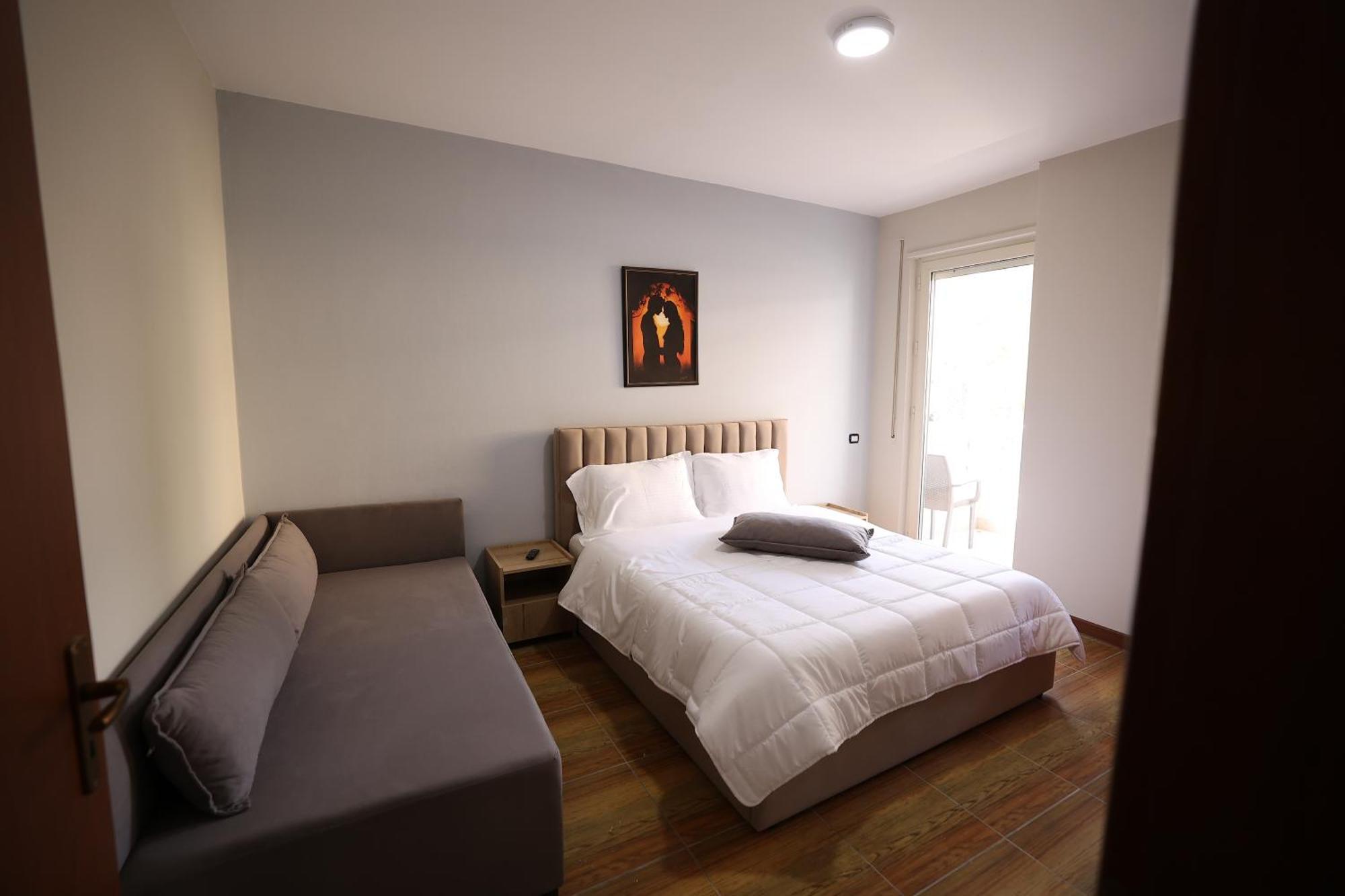 Dyrrah Seaside Apartments Durres Bagian luar foto