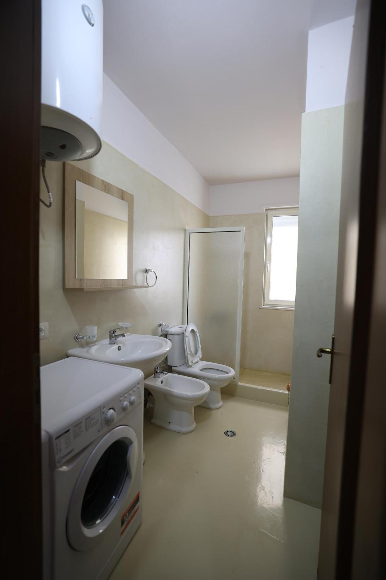 Dyrrah Seaside Apartments Durres Bagian luar foto