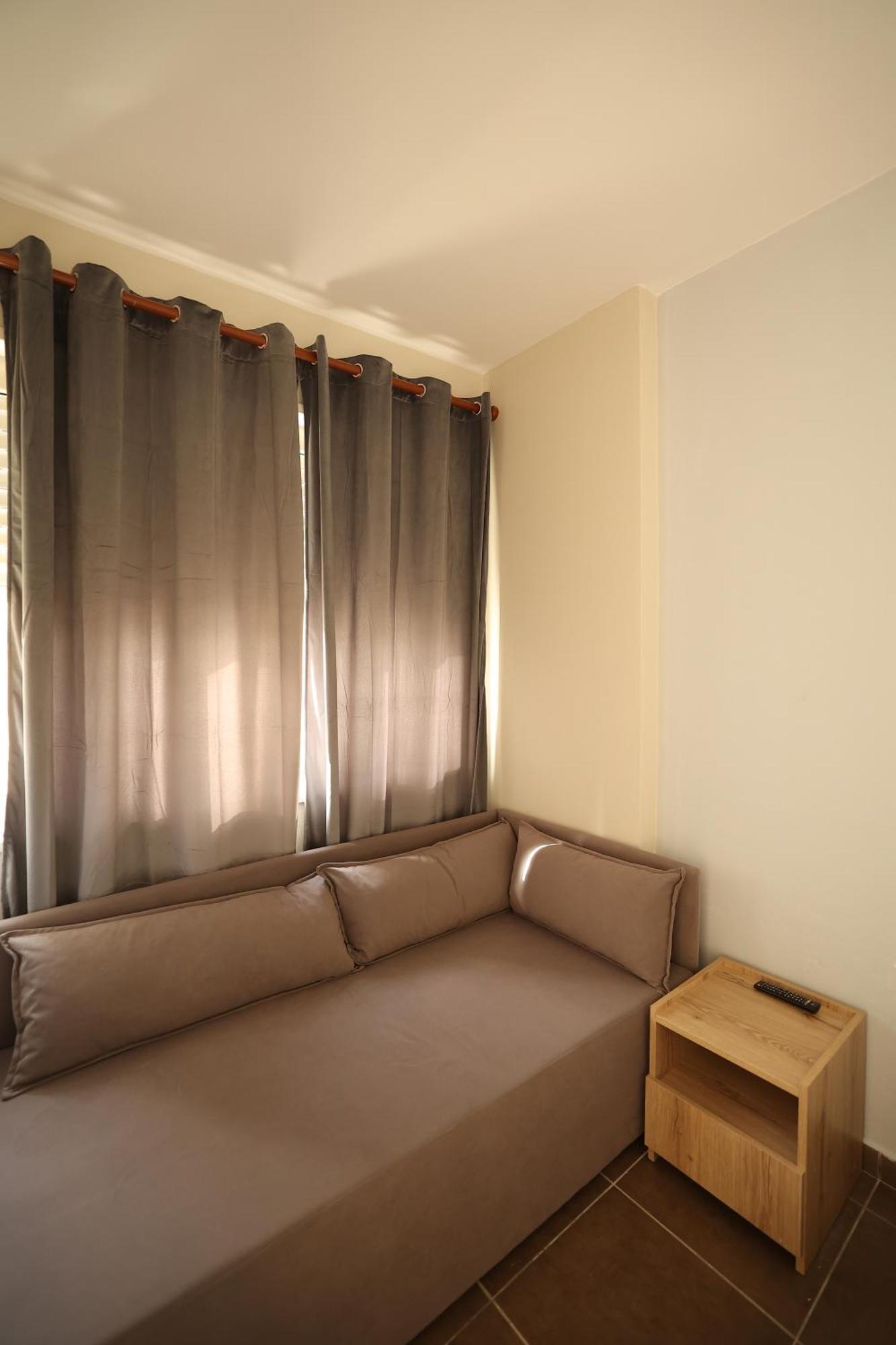 Dyrrah Seaside Apartments Durres Bagian luar foto