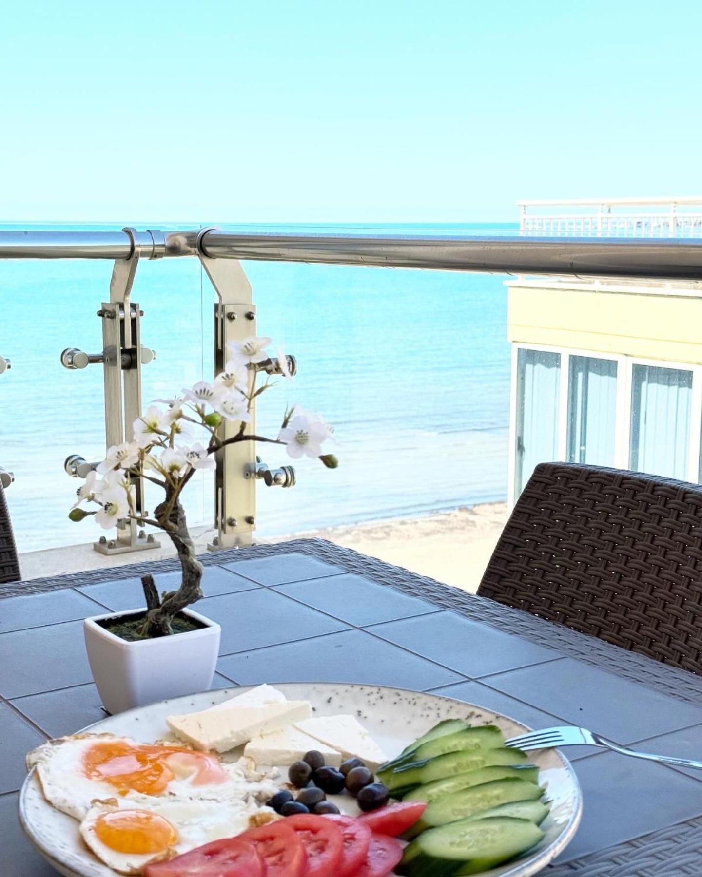 Dyrrah Seaside Apartments Durres Bagian luar foto